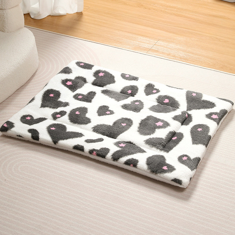 Coral Fleece Pet Mat – Ultra-Soft, All-Season Comfort for Cats of All Ages
