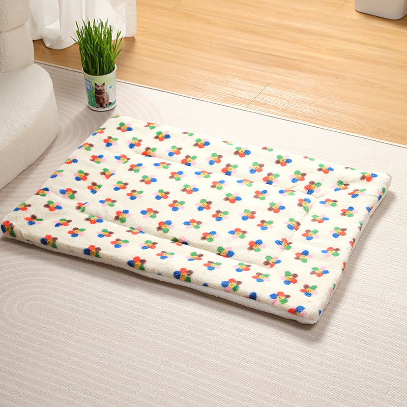 Coral Fleece Pet Mat – Ultra-Soft, All-Season Comfort for Cats of All Ages