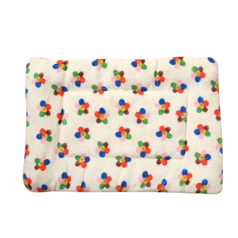 Coral Fleece Pet Mat – Ultra-Soft, All-Season Comfort for Cats of All Ages
