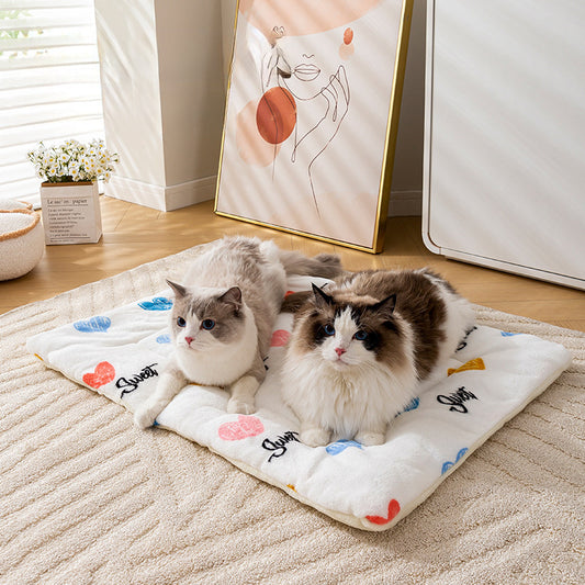 Coral Fleece Pet Mat – Ultra-Soft, All-Season Comfort for Cats of All Ages